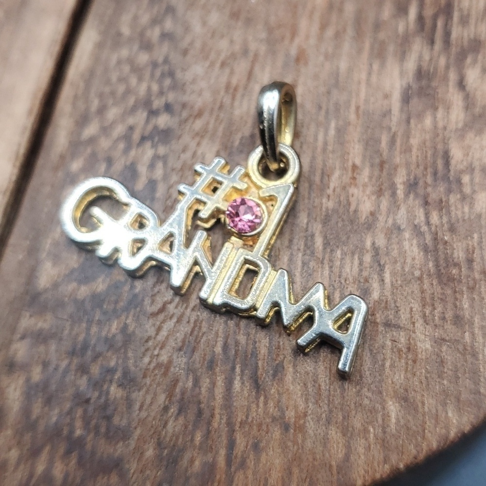 14k number 1 Grandma pendant P127‎